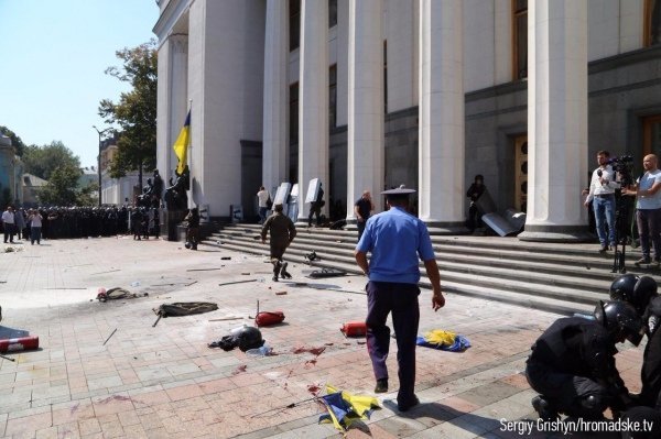 Вибух бойової гранати біля ВРУ, є загиблі. ФОТО. ОНОВЛЕНО
