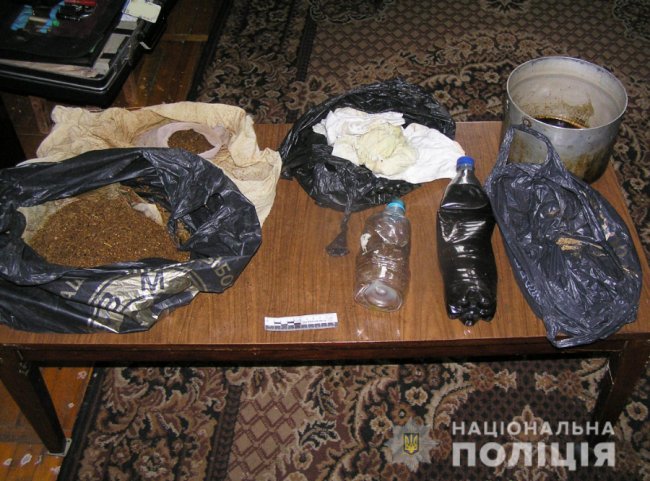 Кілограм соломки і сто грамів «травички»: на Волині у чоловіків знайшли наркотики. ФОТО