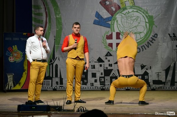 На КВНі в Луцьку перемогла команда, яка роздягалась на сцені і багато кричала. ФОТО
