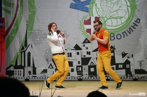 На КВНі в Луцьку перемогла команда, яка роздягалась на сцені і багато кричала. ФОТО