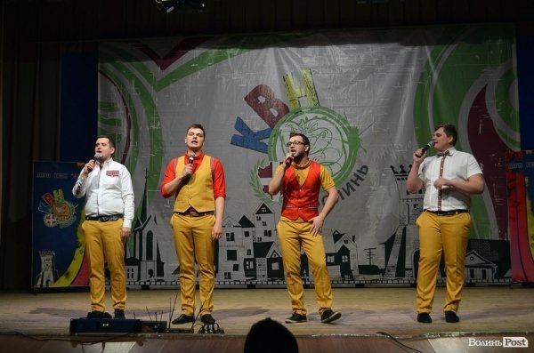 На КВНі в Луцьку перемогла команда, яка роздягалась на сцені і багато кричала. ФОТО