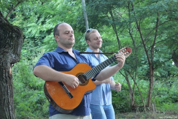 Як прибирали біля луцького слоника. ФОТО