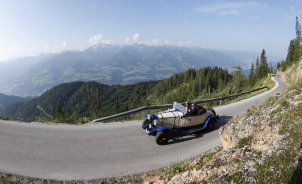 В Австрії ‒ гонки ретро-автомобілів. ФОТО