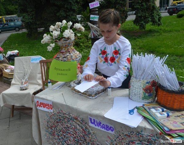 У центрі Луцька – свято учнівської пісні, танцю і вишиванки. ФОТО