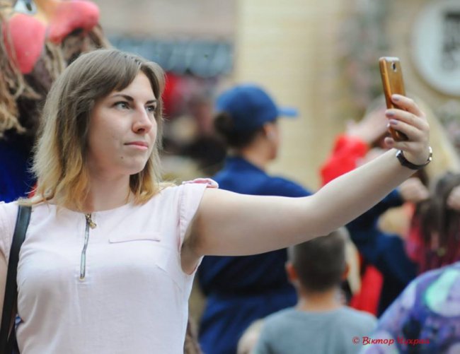 Селфі, їжа і дівчата: луцький фудфест на фото