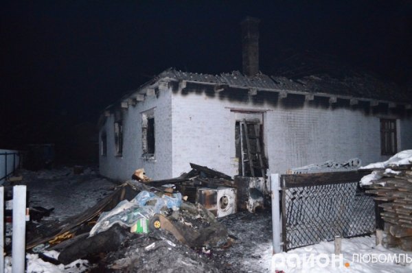 З'явилися фото жахливої пожежі у Любомлі