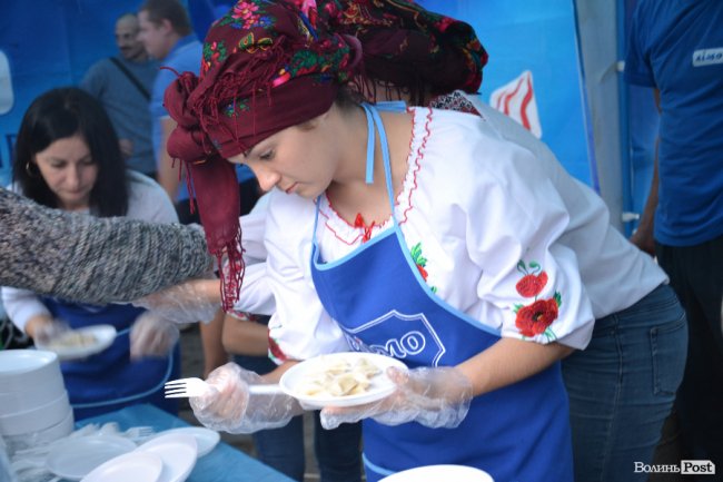 Пісні та вареники: у Луцьку відбувся фестиваль національної кухні. ФОТО