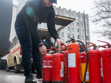 Волинські рятувальники отримали від норвезьких благодійників спецодяг та вогнегасники