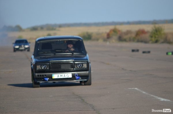 Під Луцьком відбувся чемпіонат з дрег-рейсингу. ФОТО