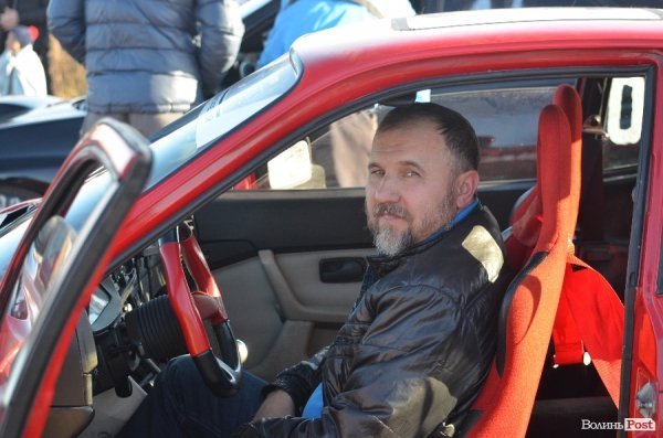 Під Луцьком відбувся чемпіонат з дрег-рейсингу. ФОТО