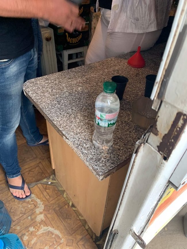 Суд оштрафував лучанку, яка на ринку приторговувала сурогатом