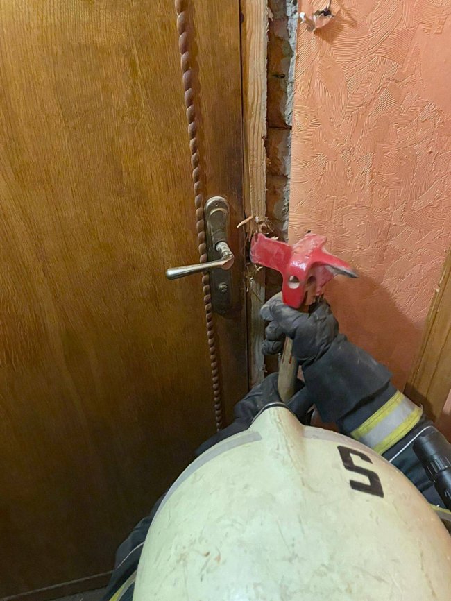 У місті на Волині жінка закрилася на балконі 9 поверху. ФОТО