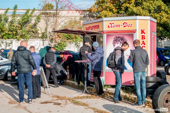  «Барахолка» луцького авторинку: що продають, окрім машин. ФОТО
