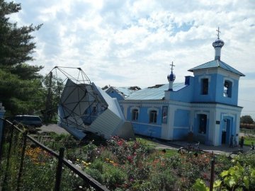 Впав купол церкви, в якій українських військових називали «карателями»
