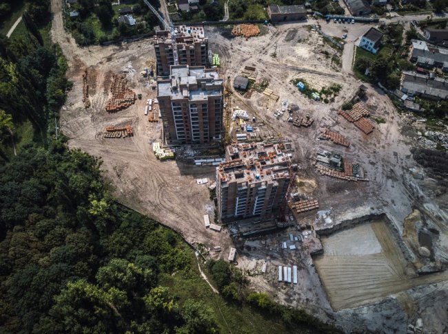 Луцький ЖК «Супернова»: вражаючі фото будівельного майданчика*