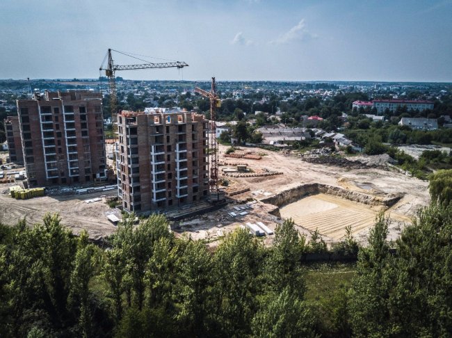 Луцький ЖК «Супернова»: вражаючі фото будівельного майданчика*