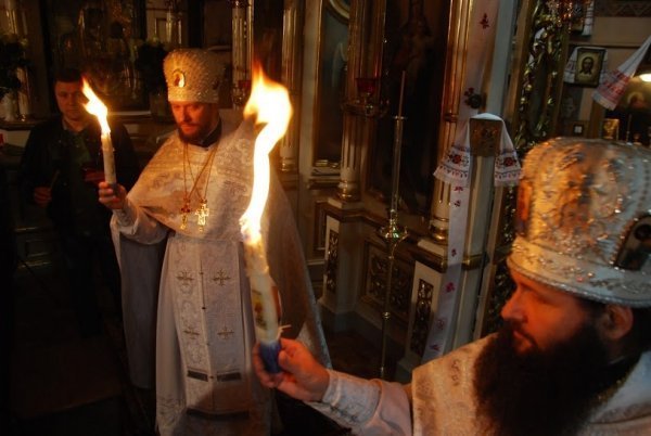 У Луцьк привезли Благодатний вогонь. ФОТО