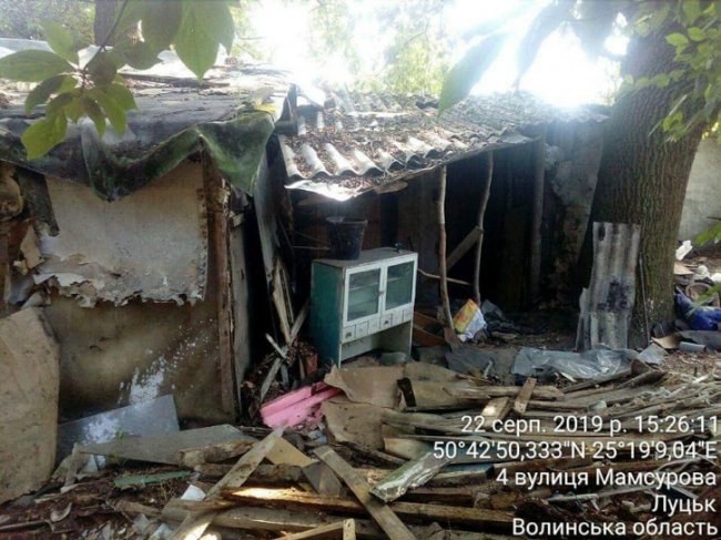 На вулиці у Луцьку демонтували незаконні сараї. ФОТО