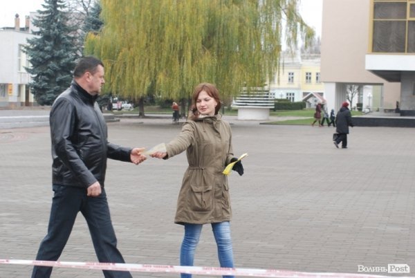 Євромайдан у Луцьку: день другий. ФОТО. ВІДЕО 