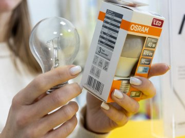 На Волині пенсіонери обміняли вже понад 100 тисяч лампочок