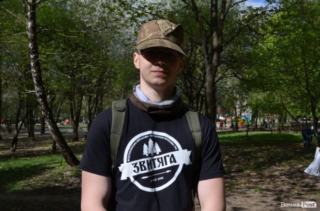 Граблі, мітли і нові деревця: весняна толока у луцькому парку. ФОТО