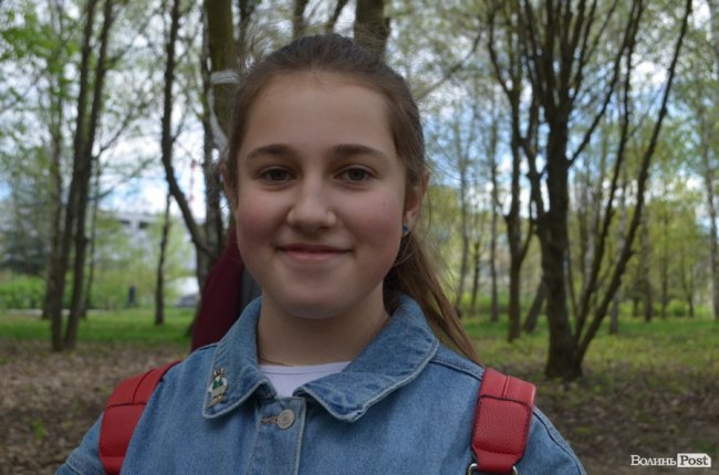 Граблі, мітли і нові деревця: весняна толока у луцькому парку. ФОТО