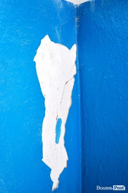 З будинку, що обвалився, виселяють людей