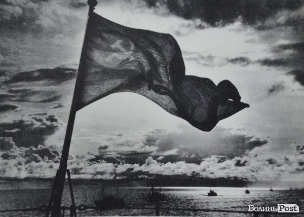 Прапор радянського китобійного судна, 1960-ті роки. 