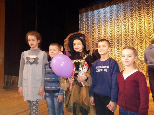 Донька волинського Героя виступала на сцені заради хворих діток