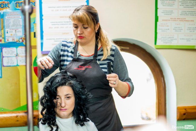 Бенкет, лімузини та королівські наряди: у Луцьку організували  свято для людей з інвалідністю. ФОТО