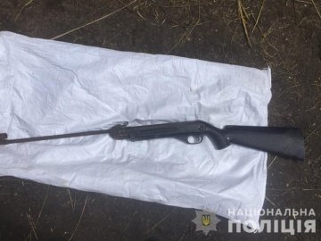 У Любомльському районі поліцейські провели обшуки: вилучили амфетамін і зброю