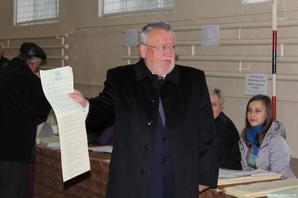 Волинський губернатор голосував в Липинах