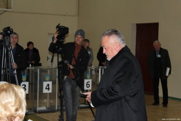 Волинський губернатор голосував в Липинах