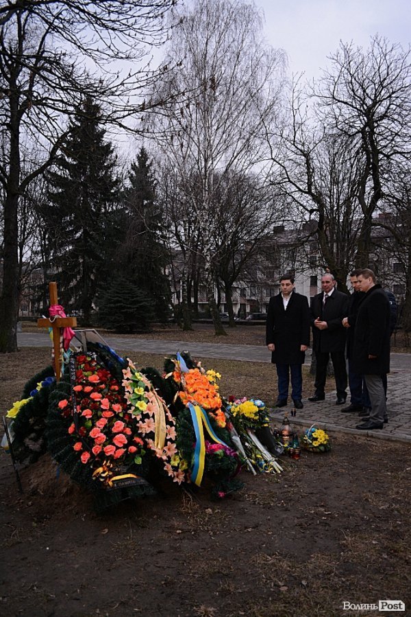 Мер Волновахи в Луцьку вшанував вбитих бійців з 51 бригади та героя Майдану. ФОТО