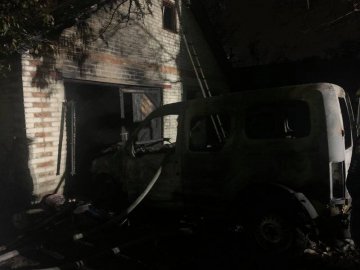 У Ківерцях у гаражі вщент згоріла автівка
