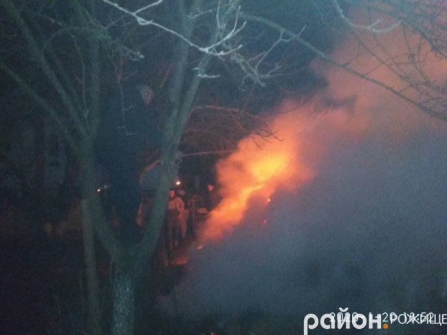 У селі на  Волині біля будинку загорілись тюки соломи. ФОТО