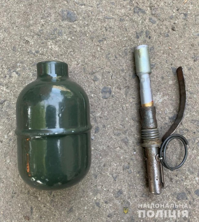 У волинянина вдома під час обшуку вилучили зброю та наркотики. ФОТО