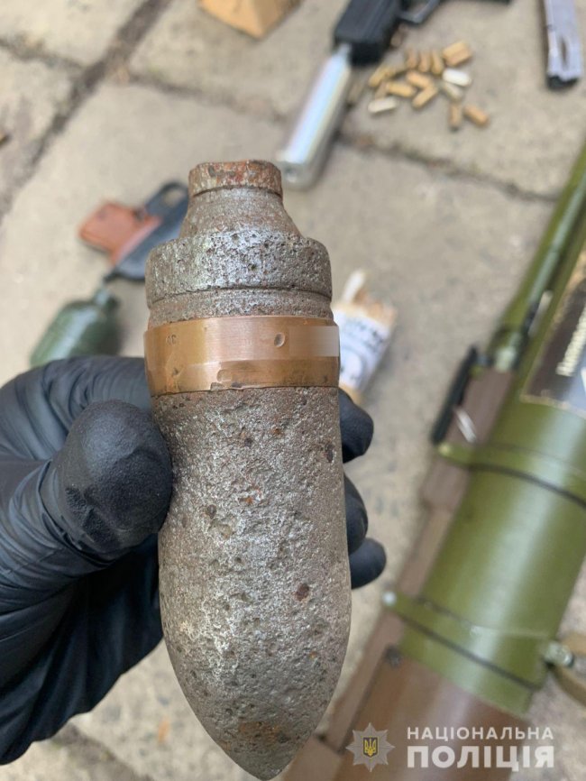 У волинянина вдома під час обшуку вилучили зброю та наркотики. ФОТО