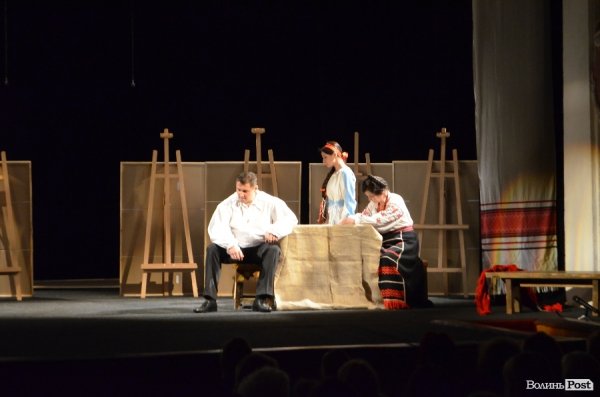 Нестандартна моновистава у Луцьку. ФОТО