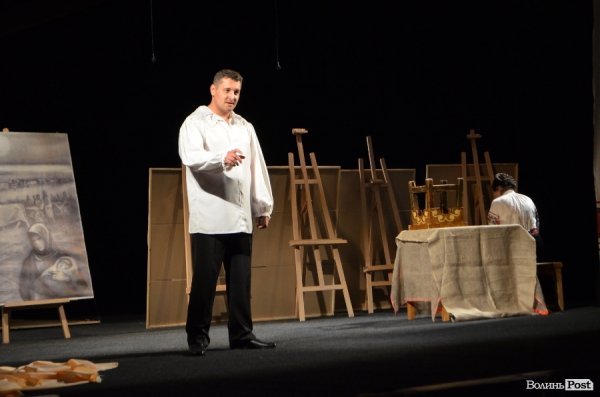 Нестандартна моновистава у Луцьку. ФОТО
