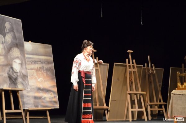 Нестандартна моновистава у Луцьку. ФОТО