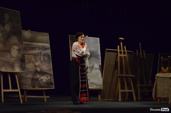 Нестандартна моновистава у Луцьку. ФОТО