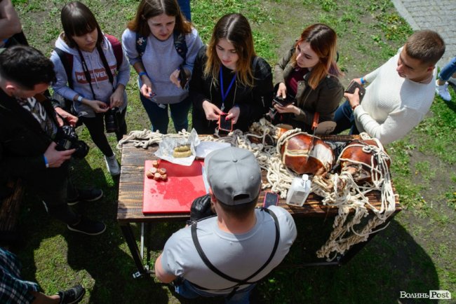 Ковбаски, яких в Україні ще не їли: у Луцьку презентували унікальний продукт Фамільної майстерні «Забіяка&Забіяка»*