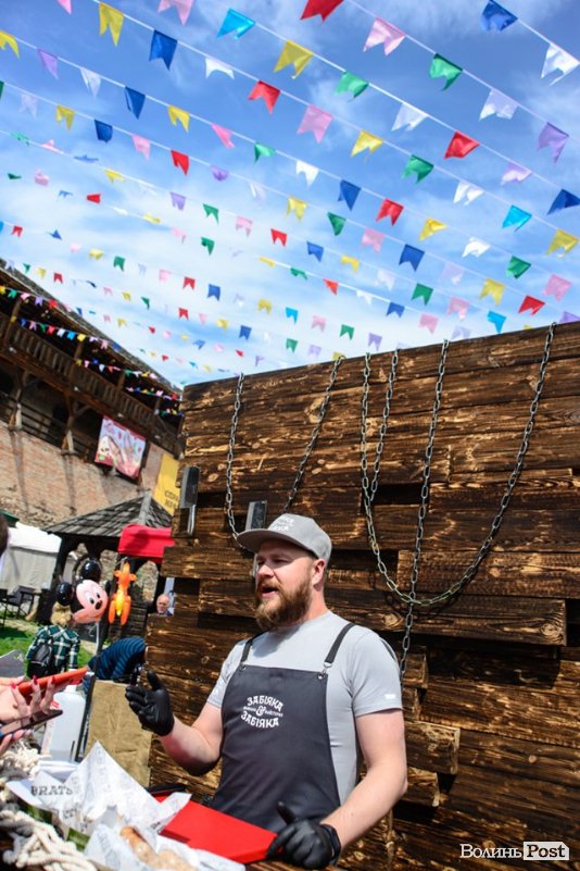 Ковбаски, яких в Україні ще не їли: у Луцьку презентували унікальний продукт Фамільної майстерні «Забіяка&Забіяка»*