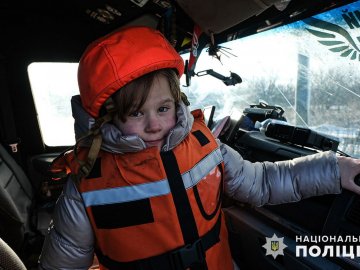 З-під фронту «Білі Янголи» евакуювали маму з трьома дітками