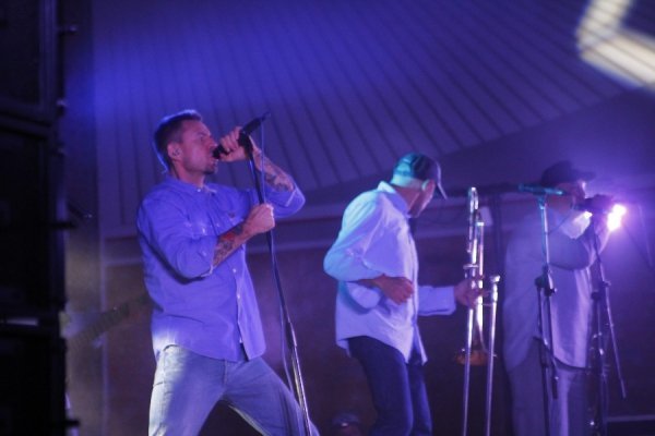 Танці та сльози щастя: «Ляпіс-98» зіграв «живий рок» для лучан