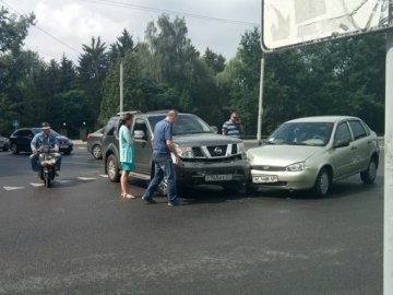Аварія у Луцьку: «поцілувалися» джип і Lada