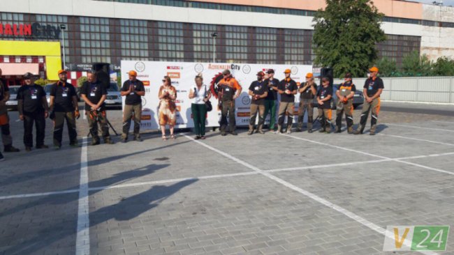  У Луцьку проходить чемпіонат із різьби по дереву. ФОТО