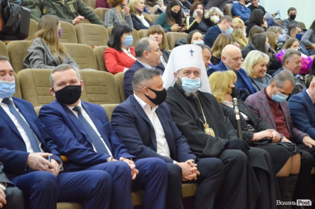 Знані гості і оберемки квітів: Ірину Вахович представили на посаді ректора ЛНТУ. ФОТО