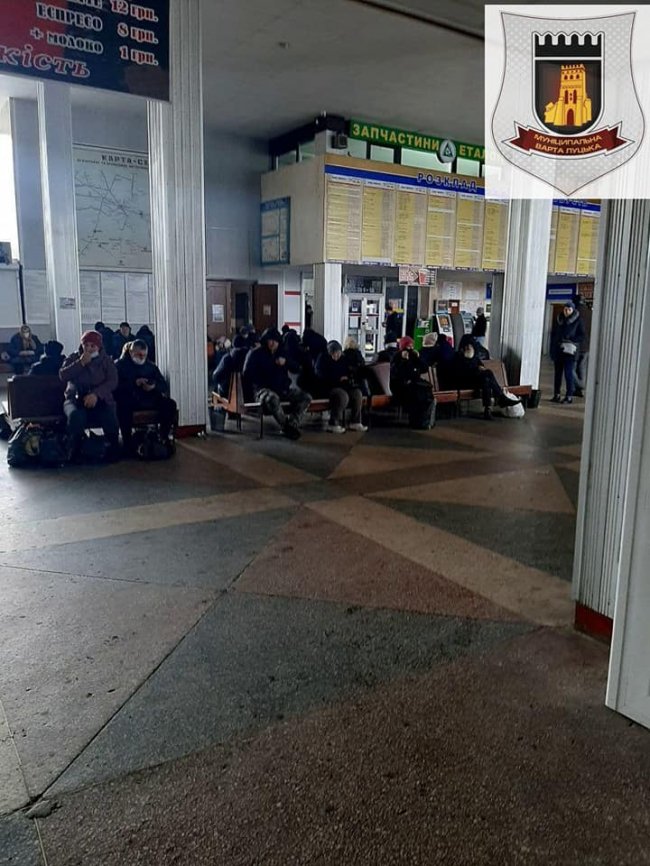 Муніципали запевняють, що розігнали жебраків з луцької автостанції. ФОТО